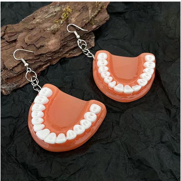 E40 ❤️ Creative Resin Horror 3D Teeth Design Dangle Earrings Jewelry - Picture 5 of 7